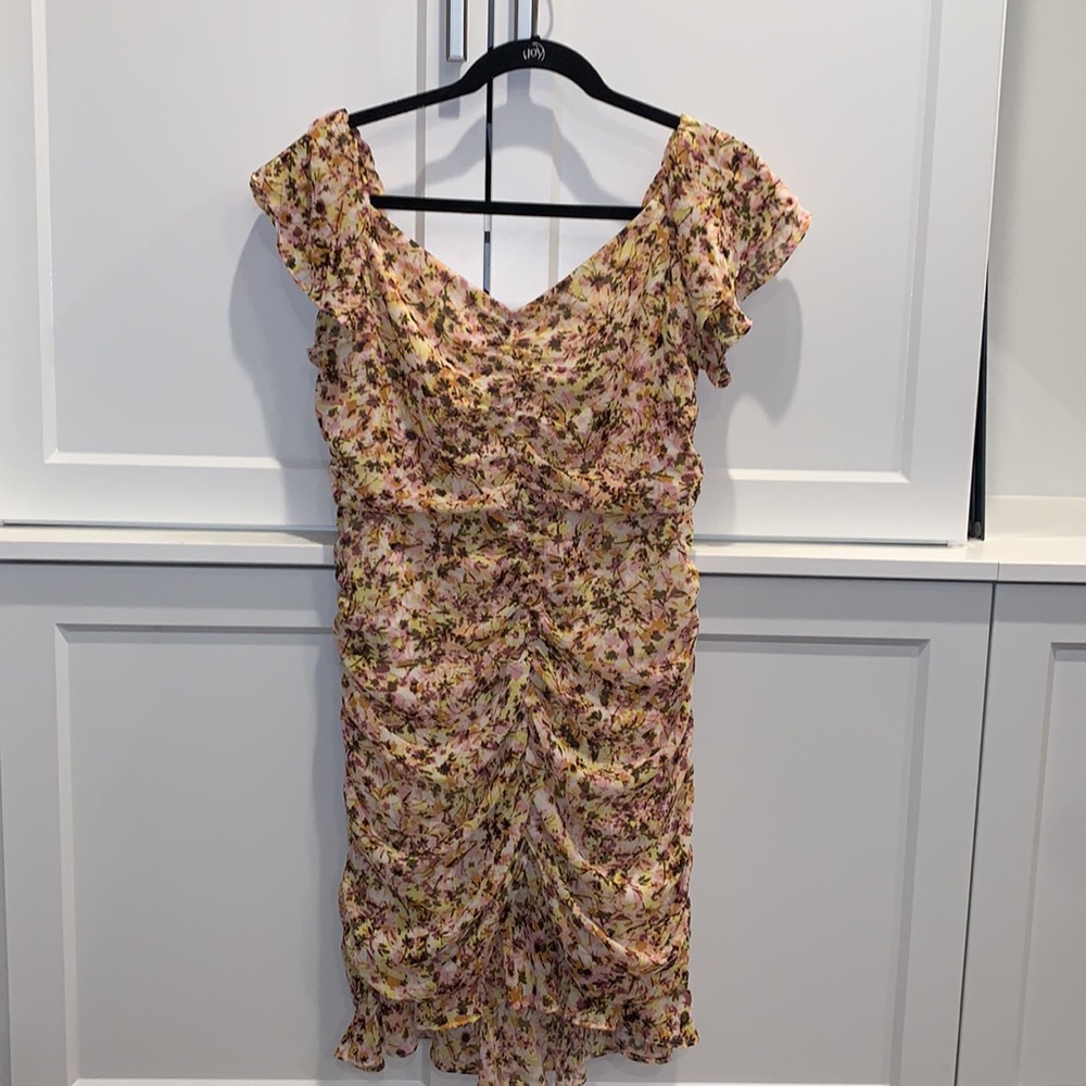 ASTR The Label SHIRRED FLUTTER MINI DRESS